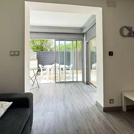 Appartement T2 Climatisé Avec Parking Privé, Jardinet, à 900m De La Roquille - Fr-1-607-202 Agde