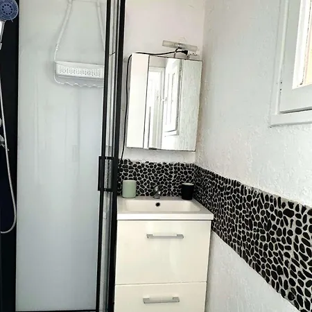 T2 Climatisé Avec Parking Privé, Jardinet, à 900m De La Roquille - Fr-1-607-202 *