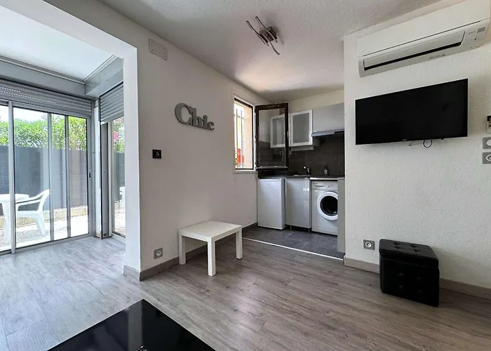 T2 Climatise Avec Parking Prive Dans La Pinede - Fr-1-607-202 Apartman